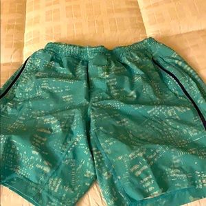 Men’s Lululemon lined shorts